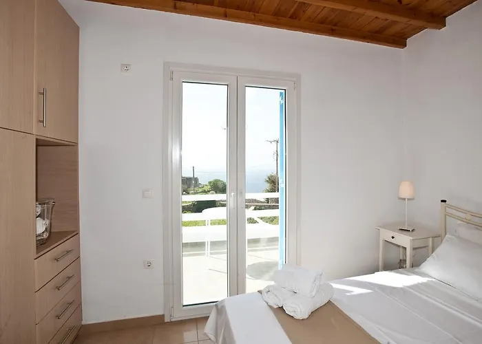 Sea Wind And Aparthotel Tourlos