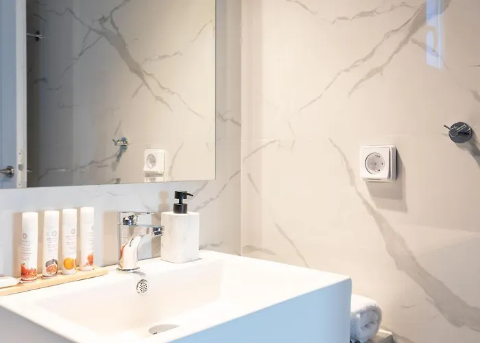 Sea Wind And מלון דירות 4*